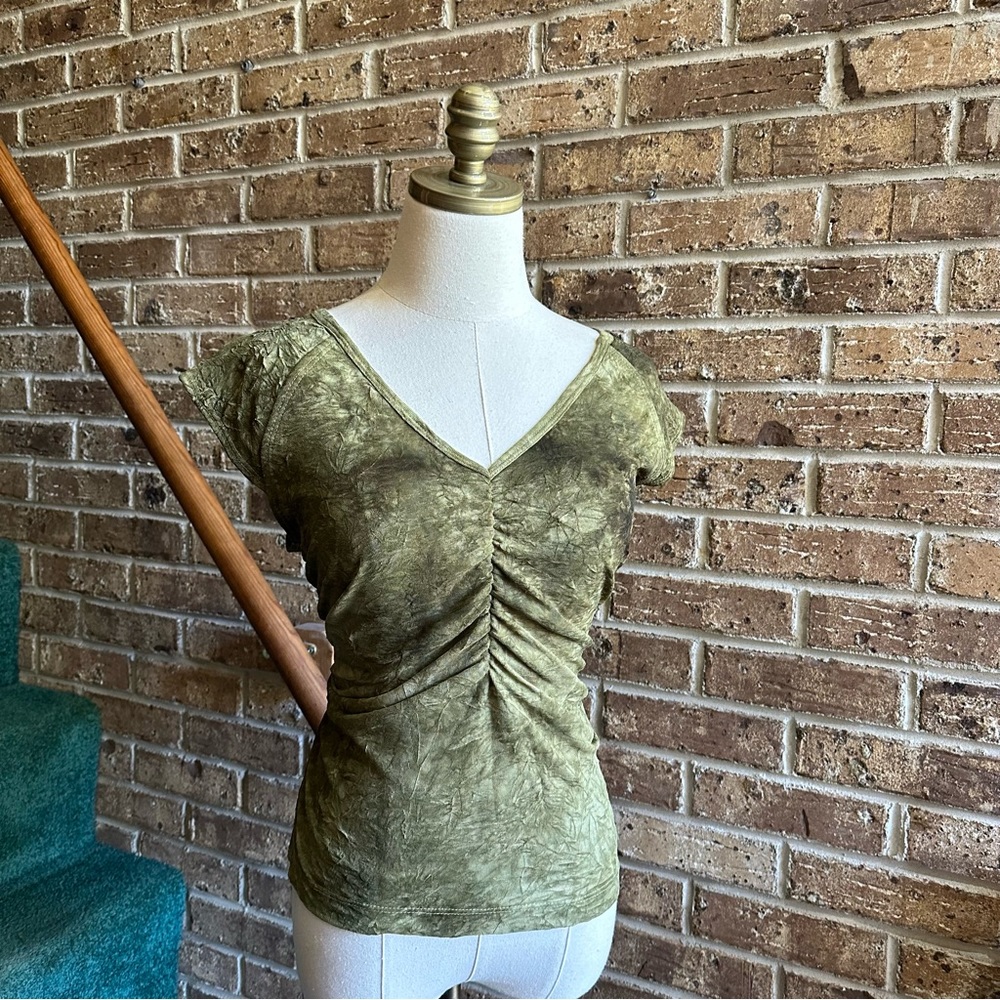 VTG Y2K 2000s Green Crinkle Ruched V-neck Short Sleeve Shirt